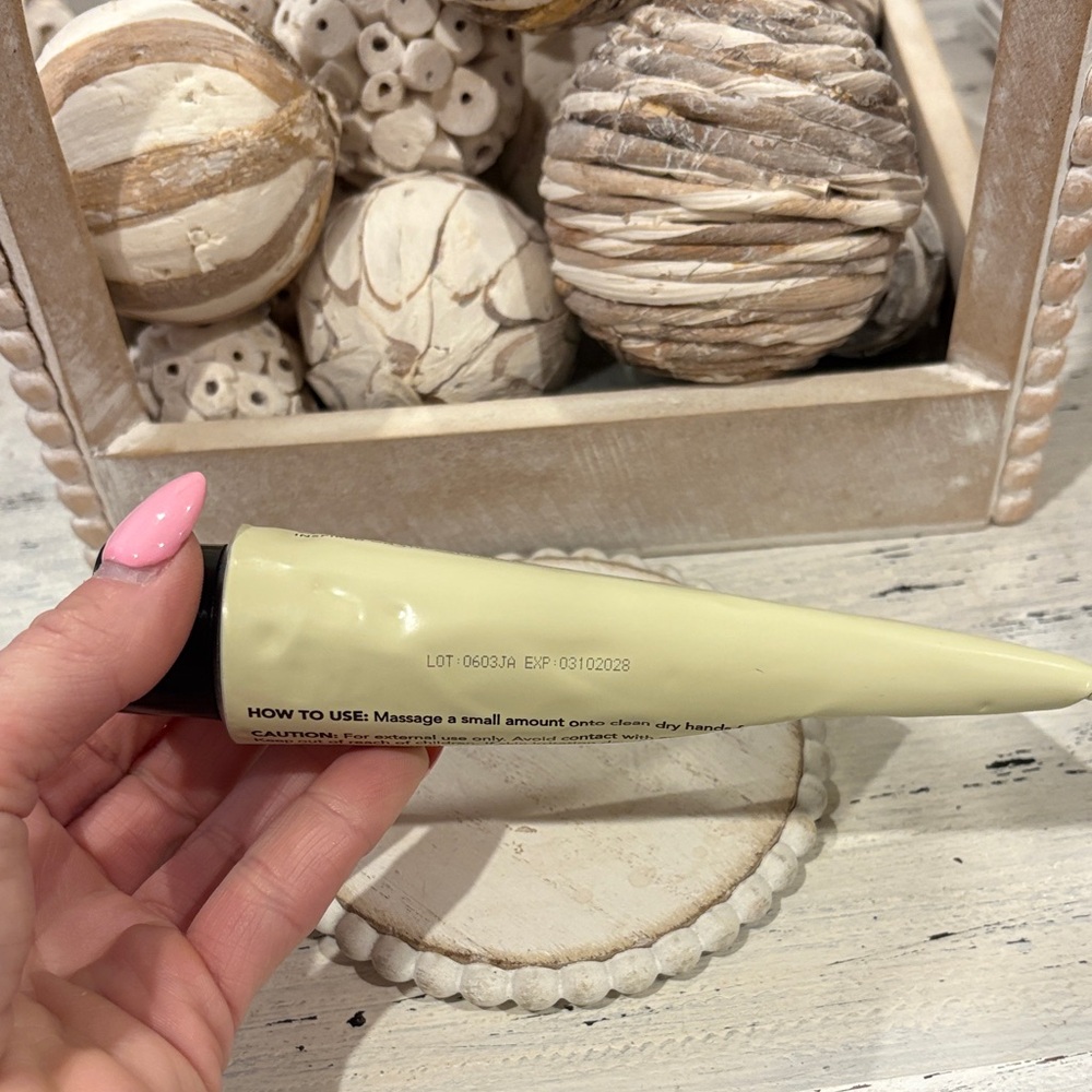 Sand+Fog Tahitian Vanilla Scented Hand Cream - 100ml - Picture 4 of 4